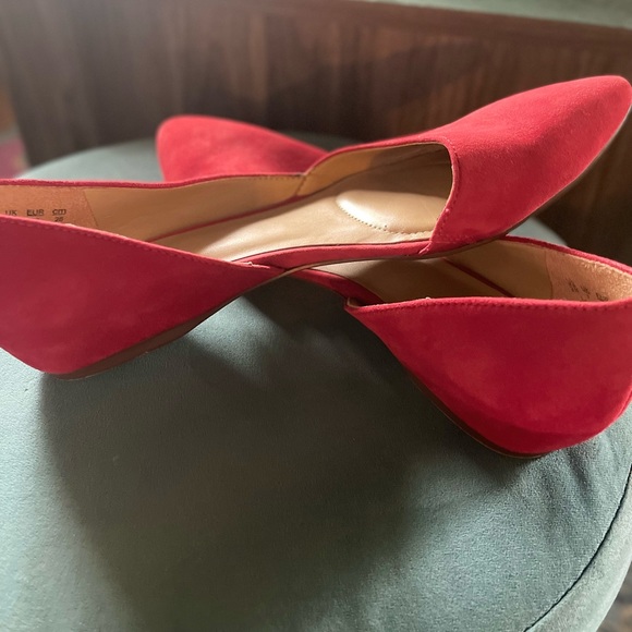 Red Suede Naturalizer “Samantha” Flats originally $99 - Picture 4 of 8